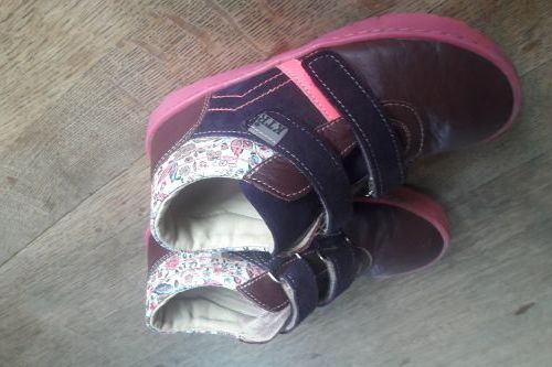 Krásné dívčí kožené kotníčkové barefoot boty, téměř nové